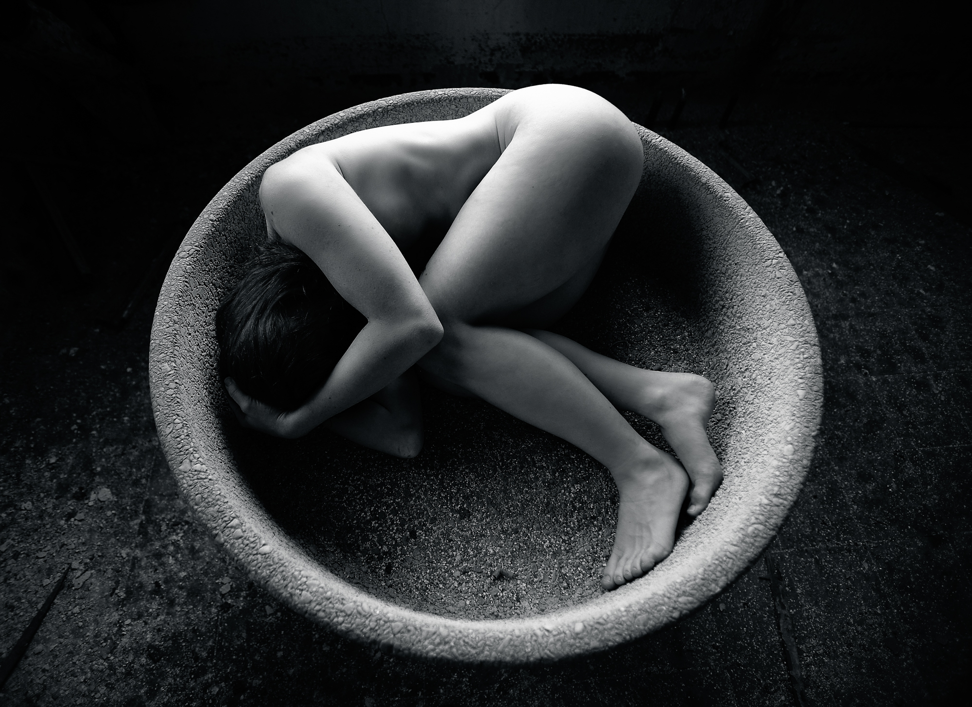 Model X posing in a circular tub