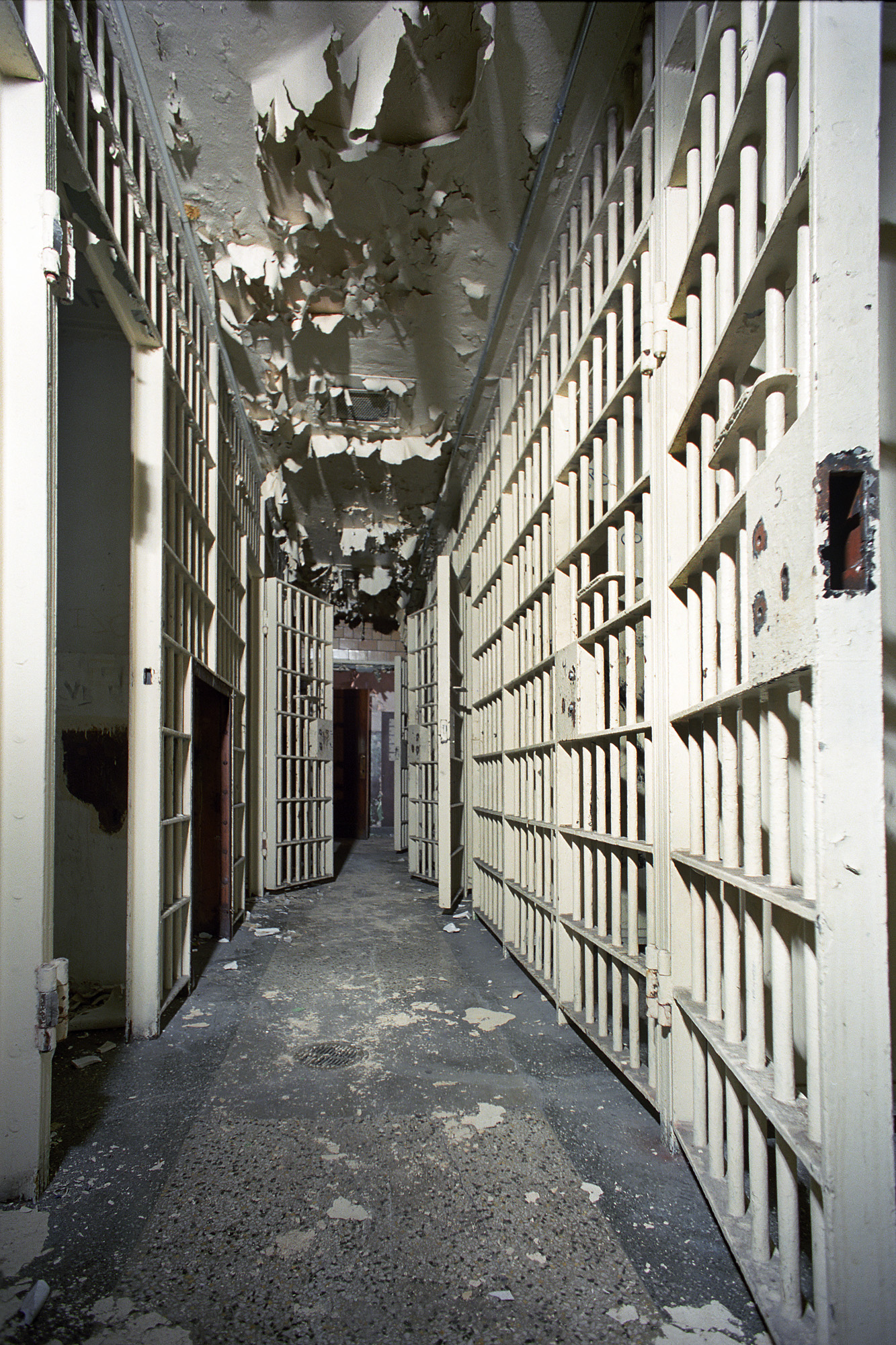 Cell block at McGraw Station (6th precinct).