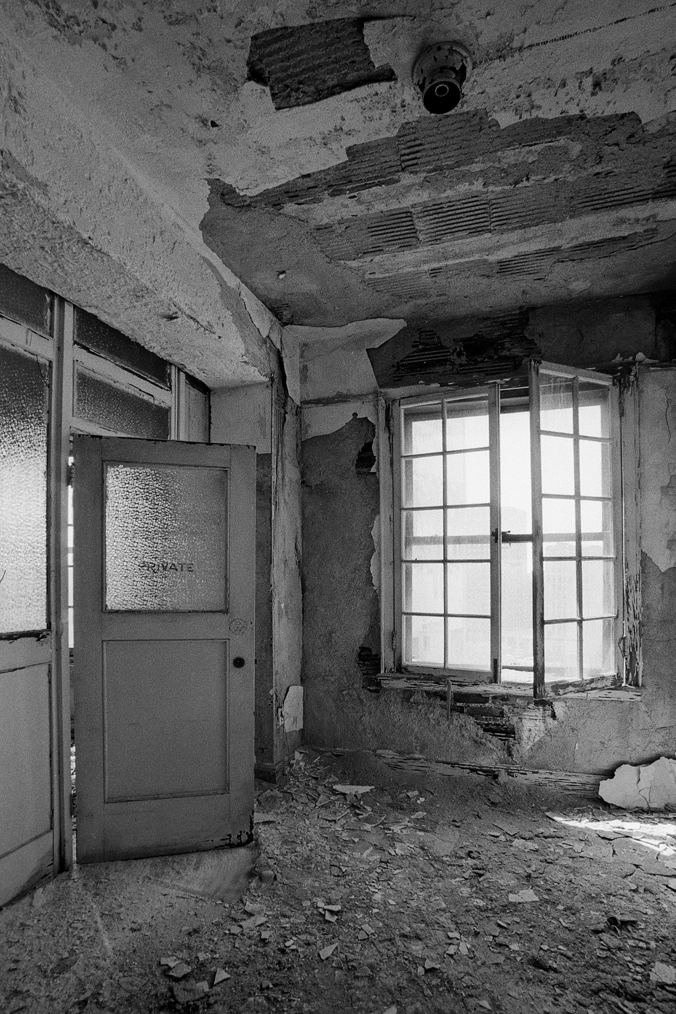 Decaying office in the Wurlitzer building in Detroit, MI