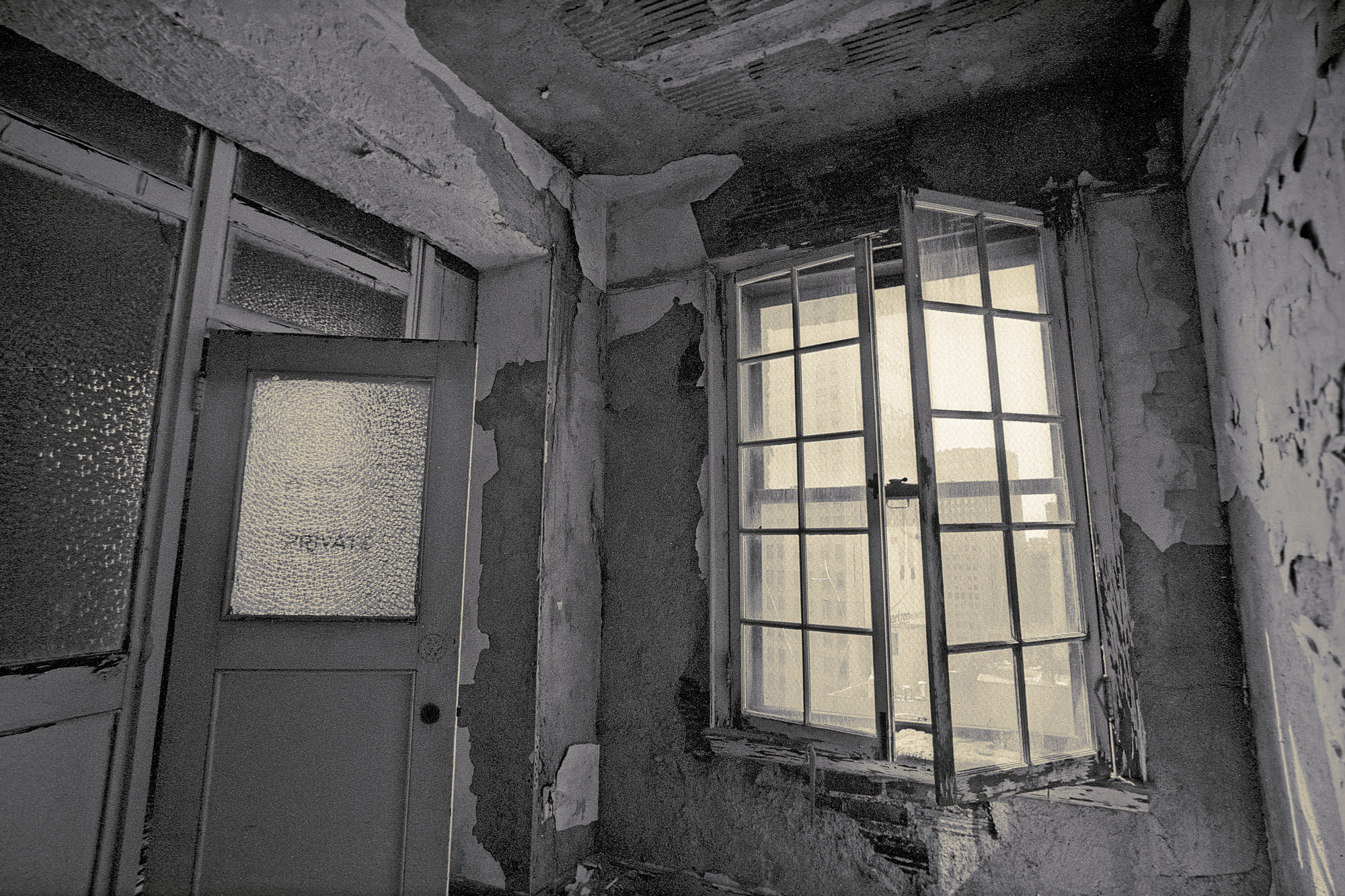 Decaying office in the Wurlitzer building in Detroit, MI